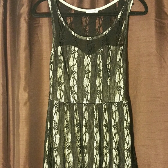 Lace dress - Picture 1 of 3